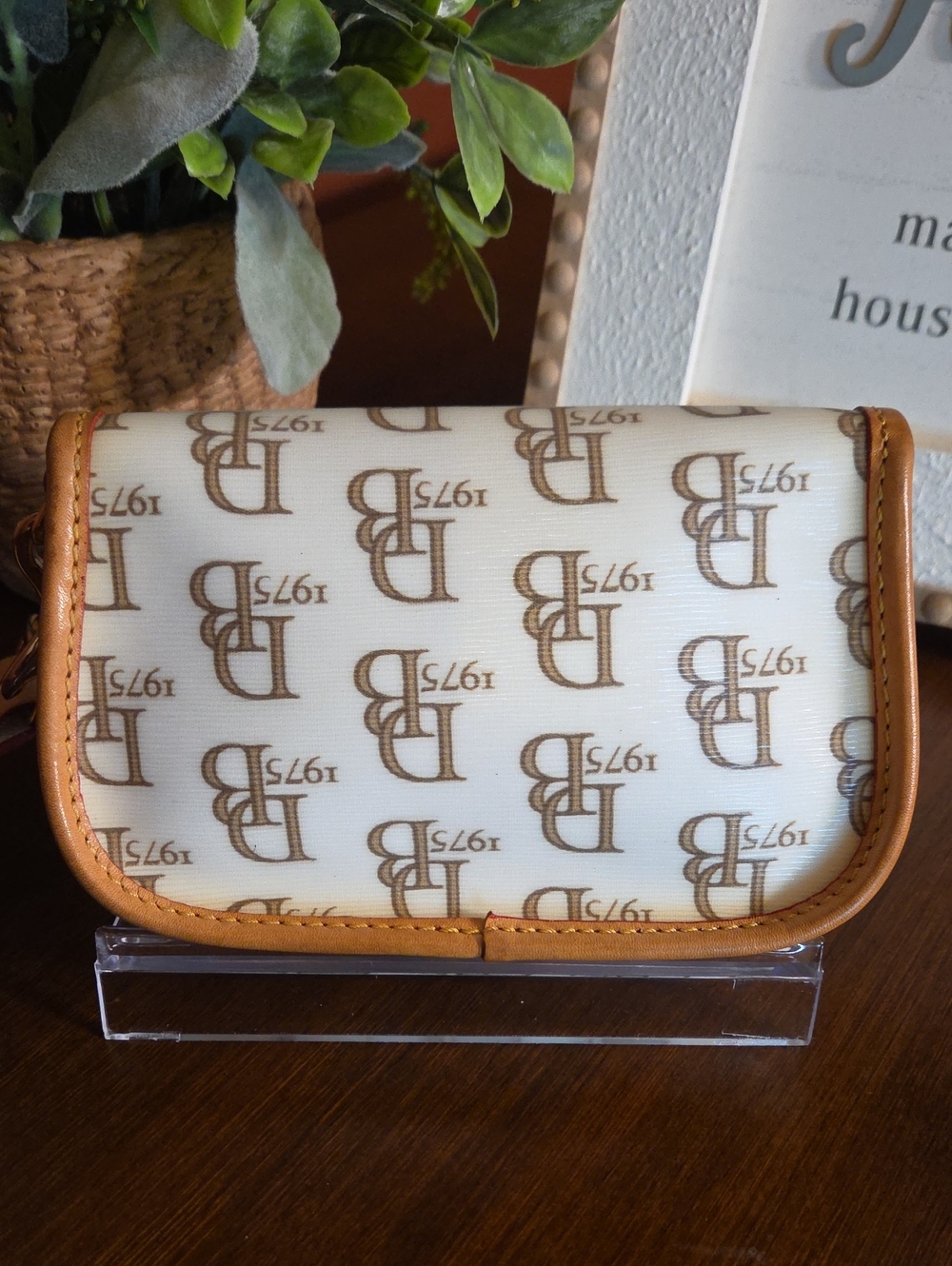 Dooney & Bourke 1975 Vintage Signature Logo Flap Wristlet - Picture 3 of 14